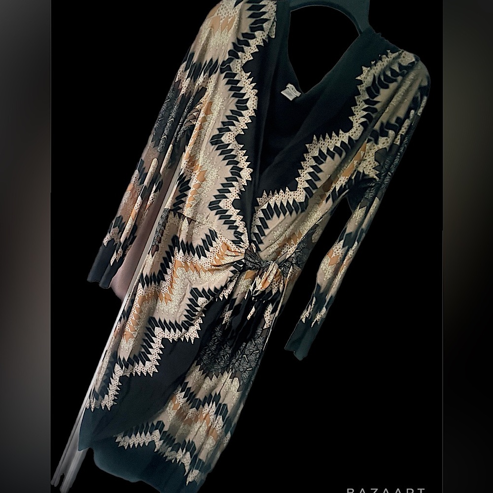 Women cache dress size Large LIKE BRAND NEW